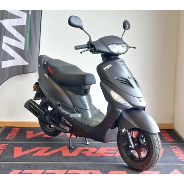 Svart Klass 2 Moped Viarelli GT1
