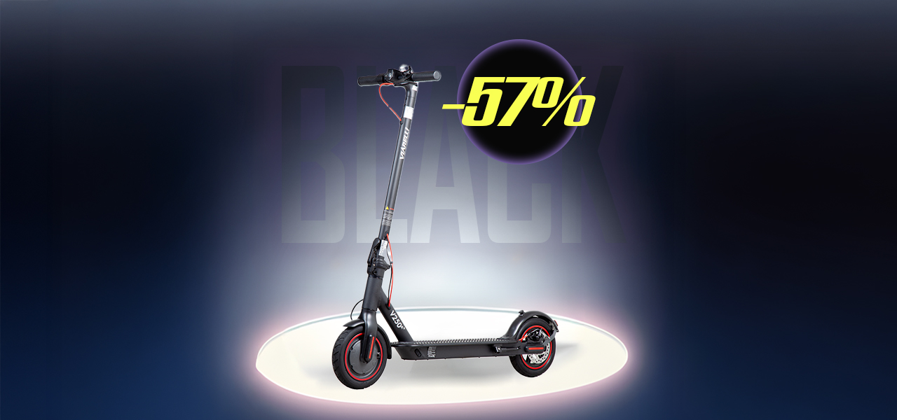 Vit elcykel bland björkar