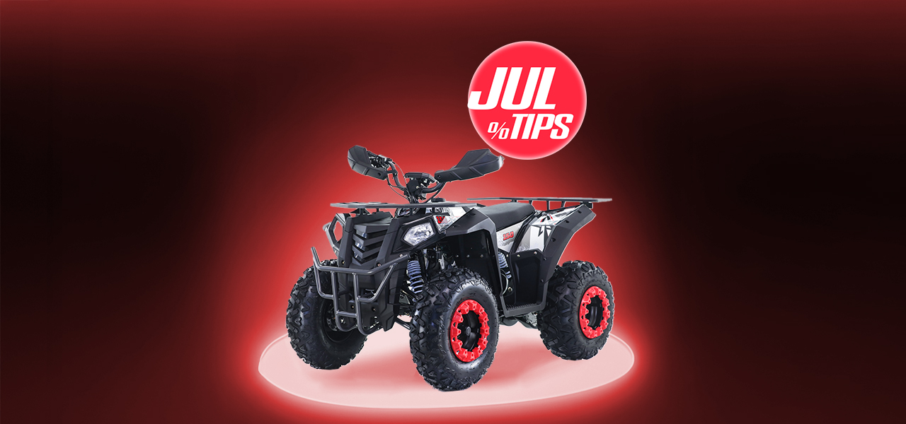 Stor ATV i actionfylld körning i terräng