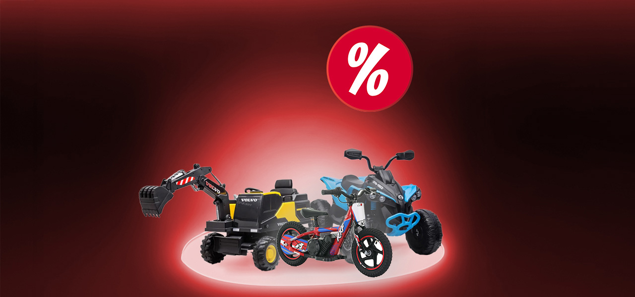 Tv&aring; mopeder p&aring; en strandstig